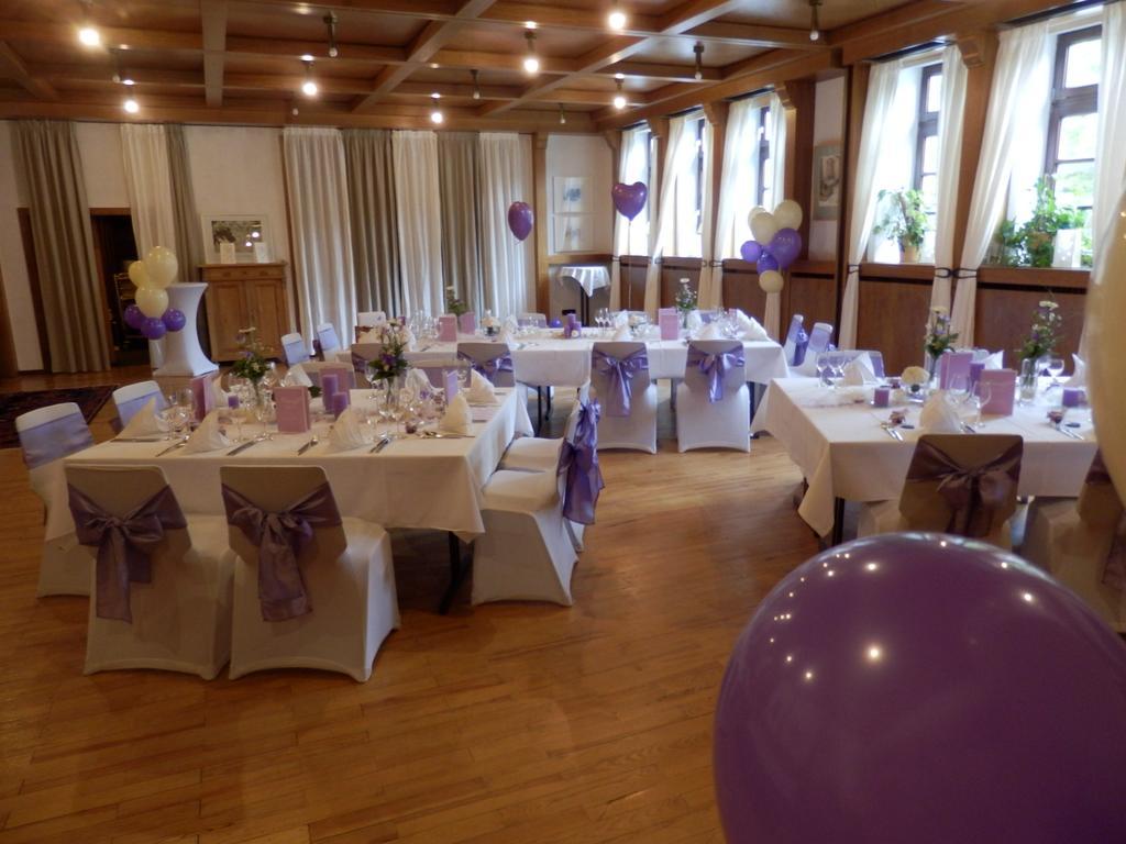 Landgasthof & Hotel "Zum Schwan" Gmbh Trippstadt Extérieur photo