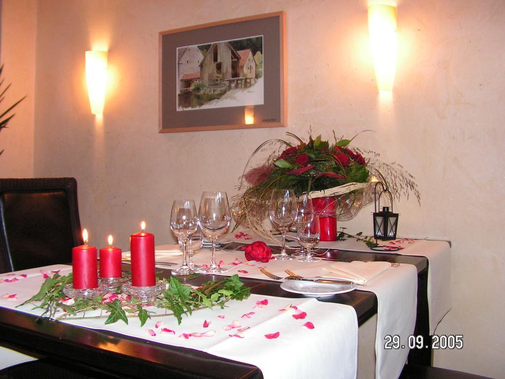 Landgasthof & Hotel "Zum Schwan" Gmbh Trippstadt Extérieur photo